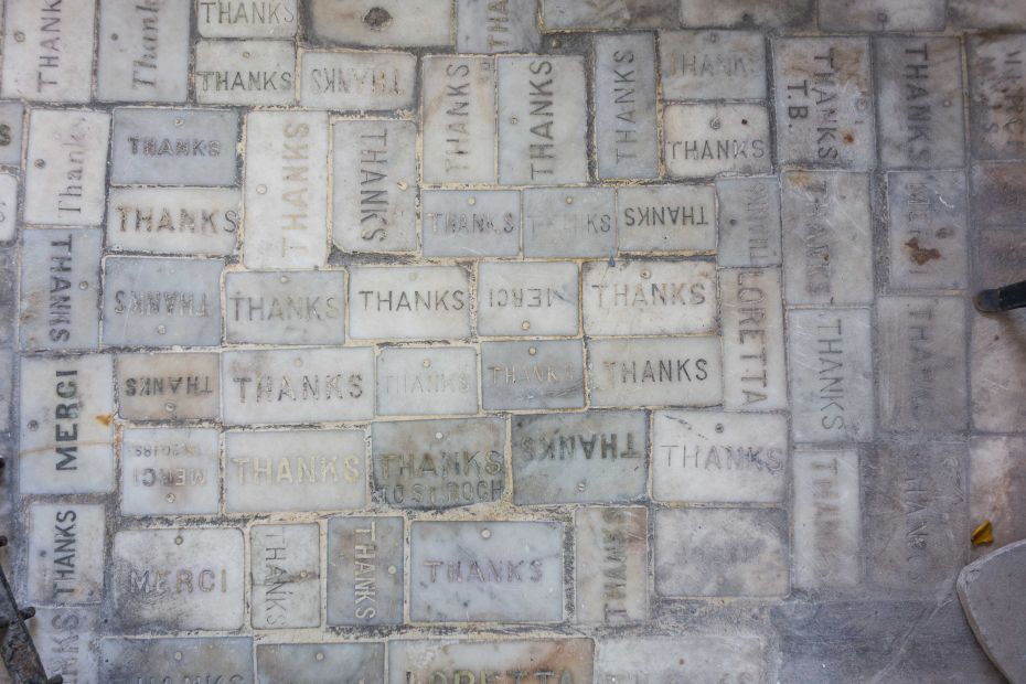 The floor of the anteroom at St Roch is lined with bricks that express thanks.