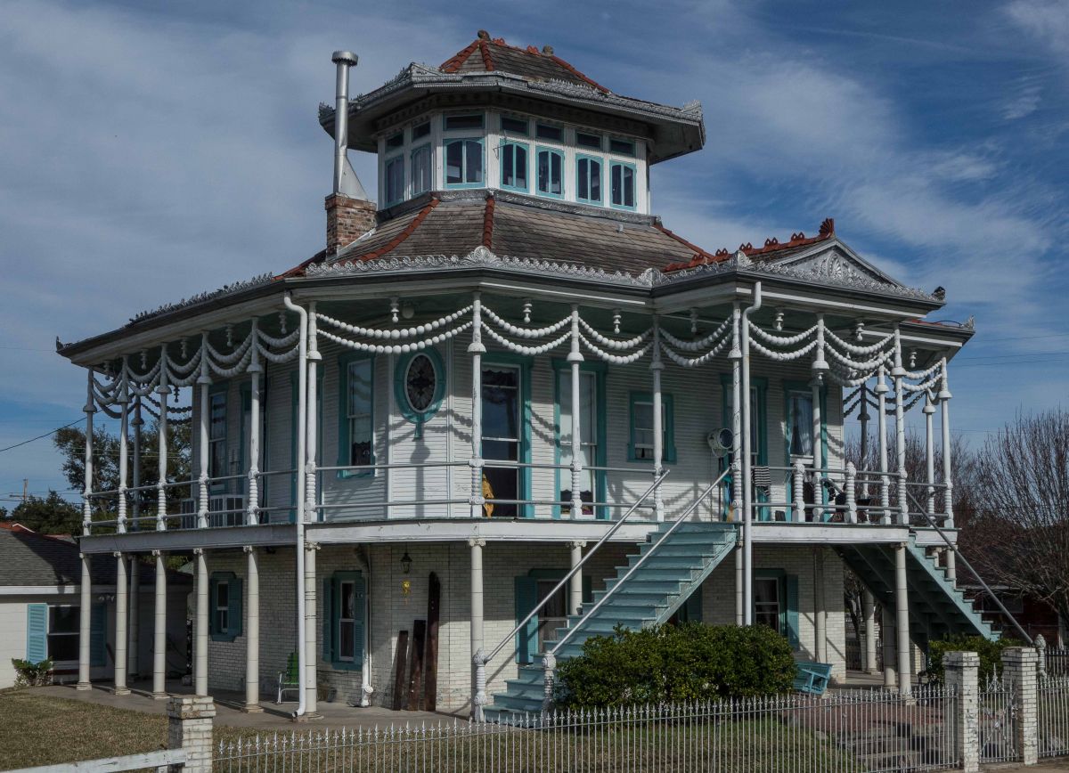 A steamboat house, tiled up to the second floor, sustained little damage.
